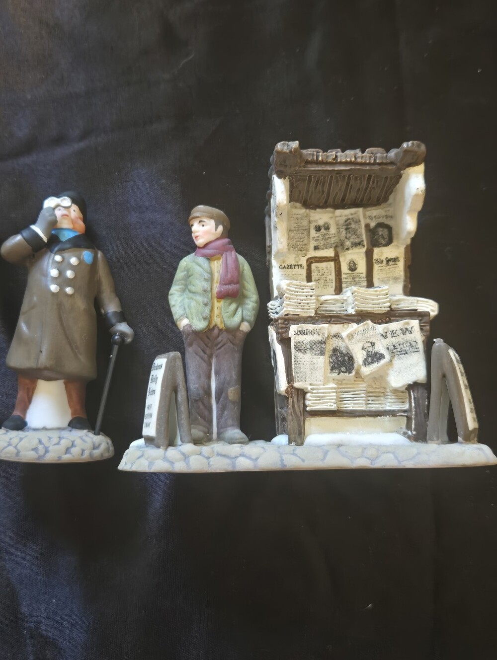 Departmebt 56 Hand-Painted Winter Newsstand Figurine in Green and Brown Preowned